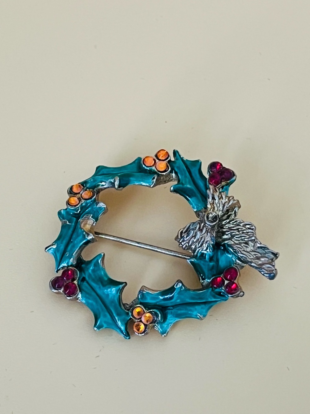 Vintage Christmas WREATH brooch gold tone & enamel